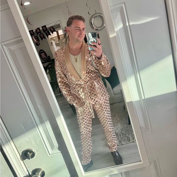 Meet your Posher, Alex - Picture 4 of 8